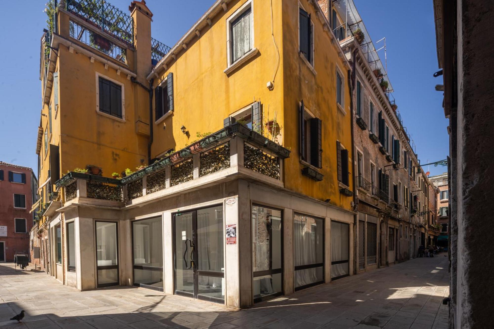 Castello Apartment With Garden R&R Венеция Екстериор снимка