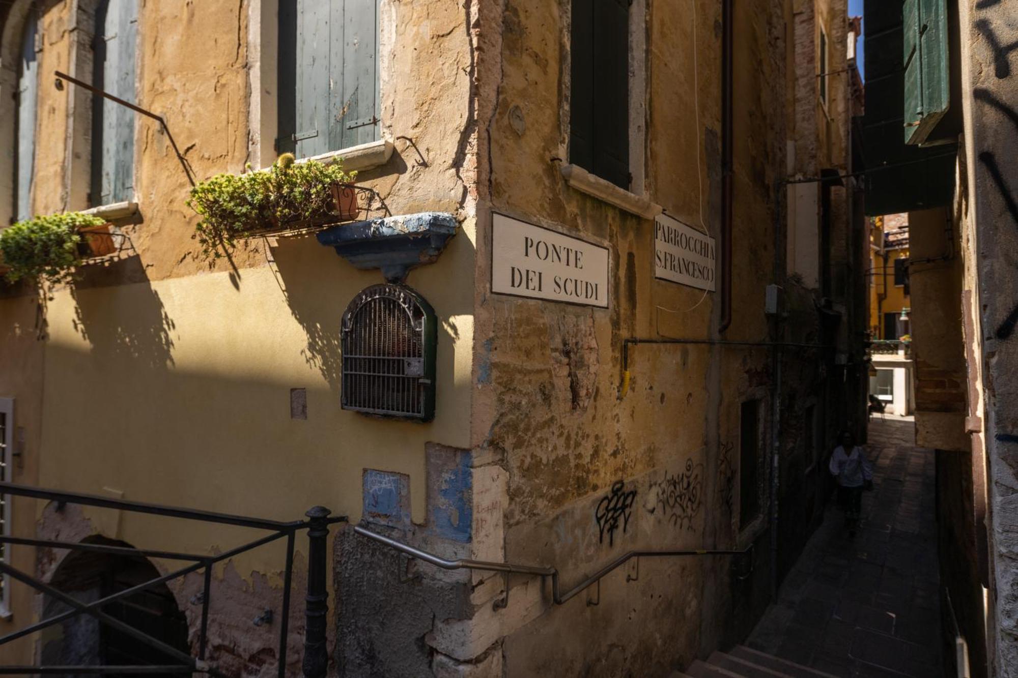 Castello Apartment With Garden R&R Венеция Екстериор снимка